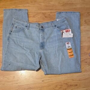 Wrangler Men's Classic Light Blue Relaxed Jeans